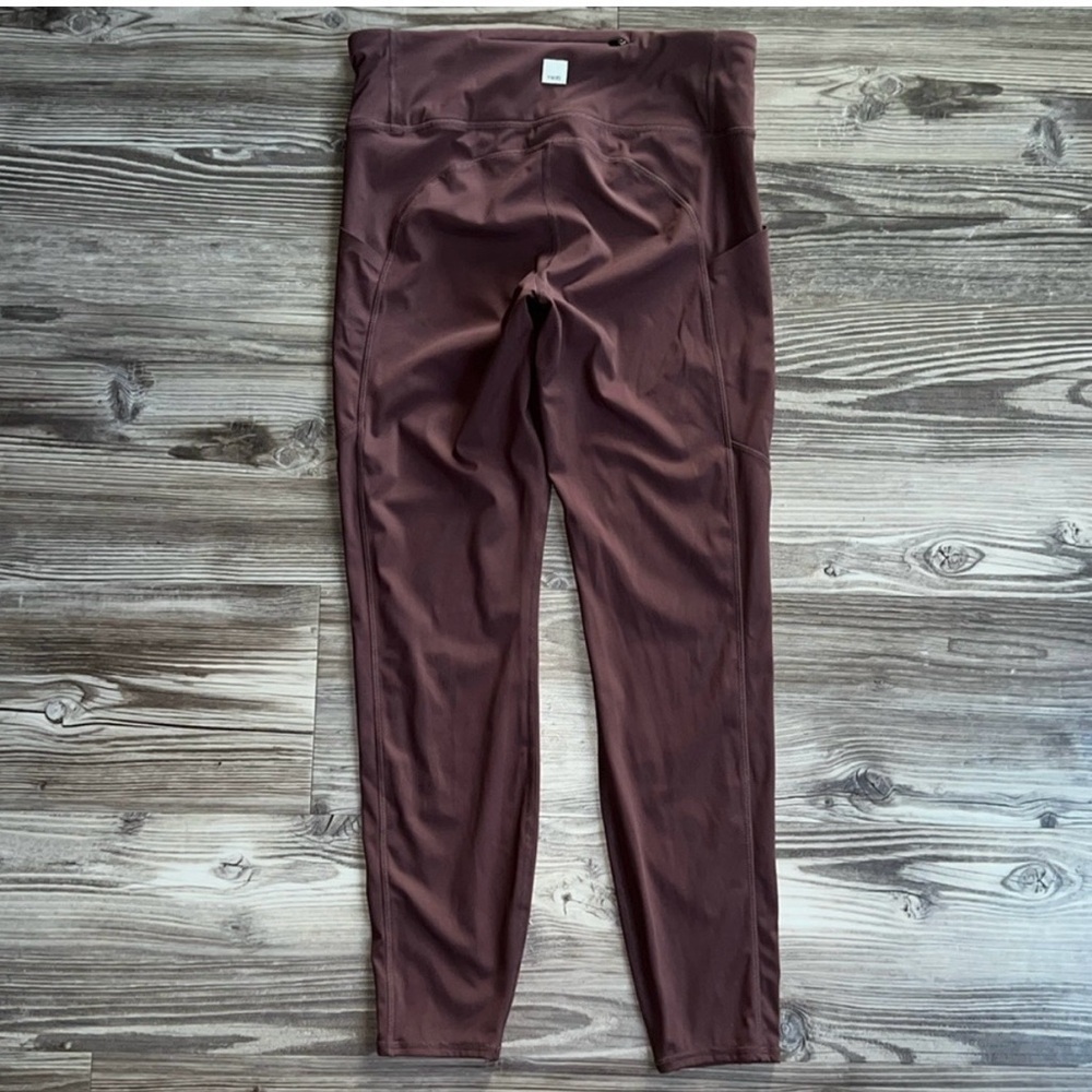 Vuori Stride Leggings With Pockets 7/8 Length High Waisted Chestnut Size Medium